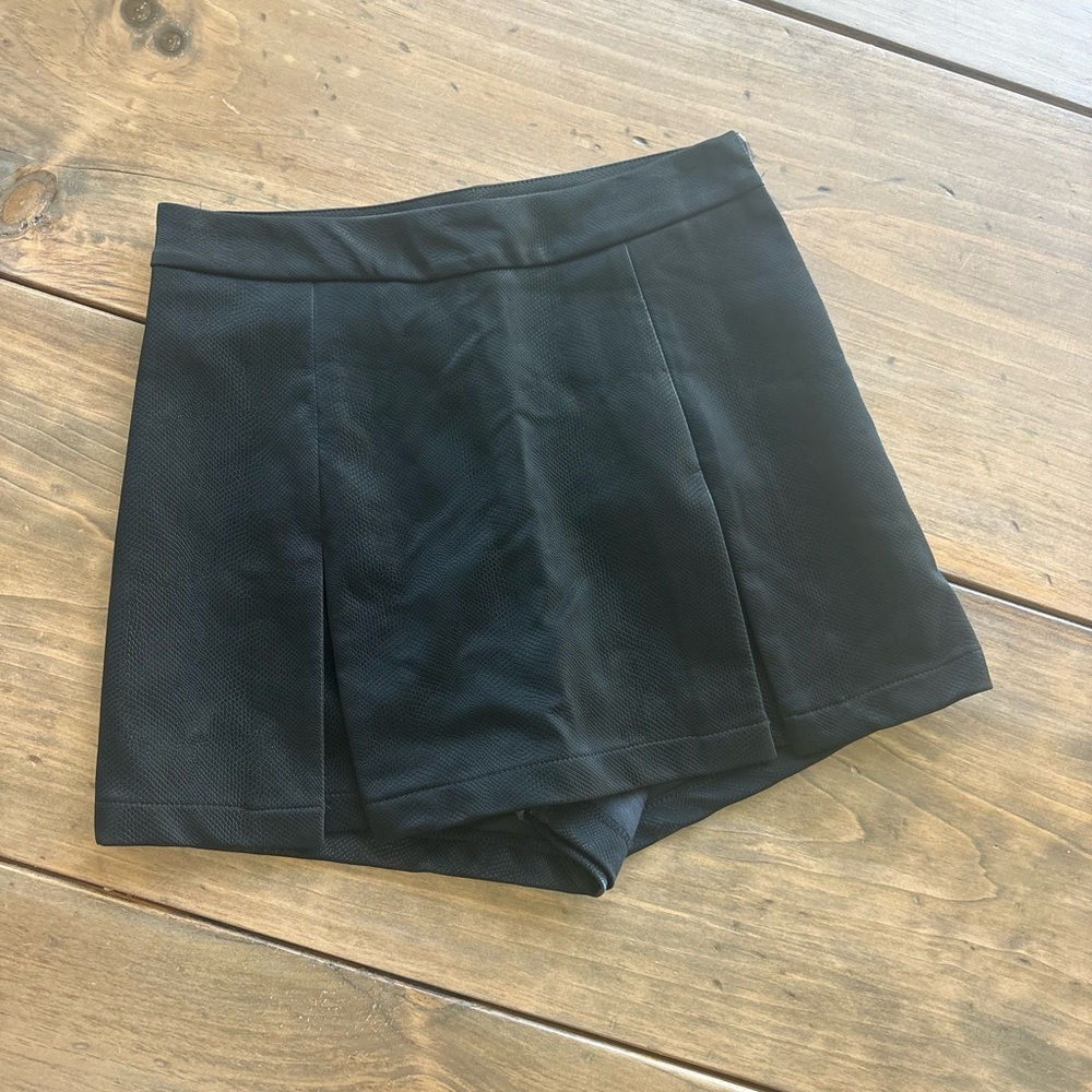 Faux leather snake skin skort